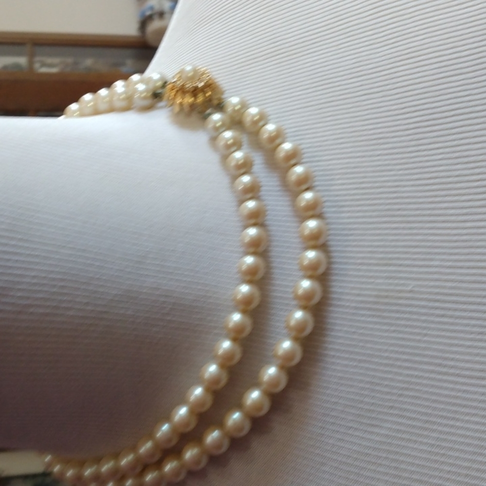 Vintage knotted faux pearl necklace